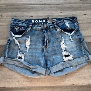 S.O.N.G curvy mid rise jean shorts